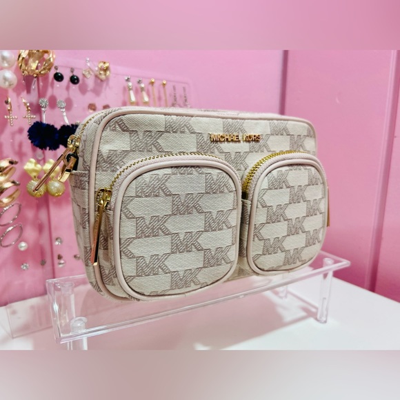 Authentic Micheal Kors Bag - Picture 3 of 10